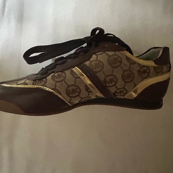 Michael Kors womens 7.5 medium sneaker - Picture 3 of 4